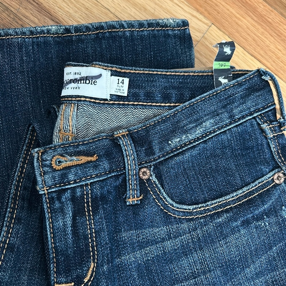 Abercrombie flair, slim jeans!